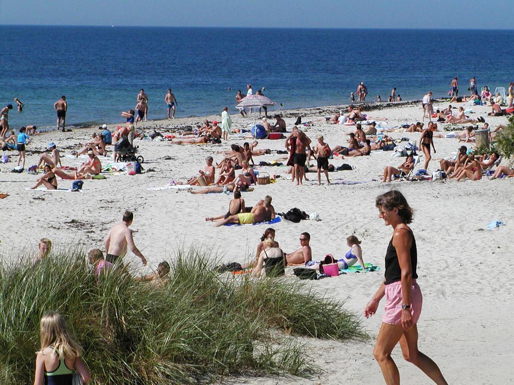Nordskoven Strand Camping Рённе Номер фото